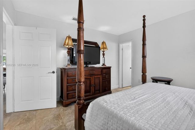 17841 NW 84th Ct, Hialeah, FL 33015