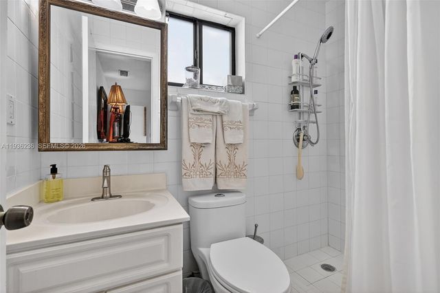 17841 NW 84th Ct, Hialeah, FL 33015