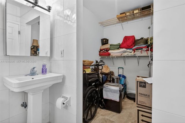 17841 NW 84th Ct, Hialeah, FL 33015