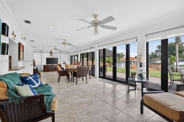 17841 NW 84th Ct, Hialeah, FL 33015