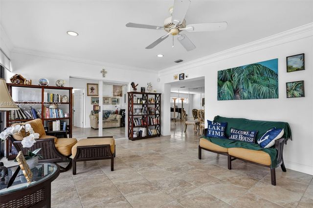 17841 NW 84th Ct, Hialeah, FL 33015