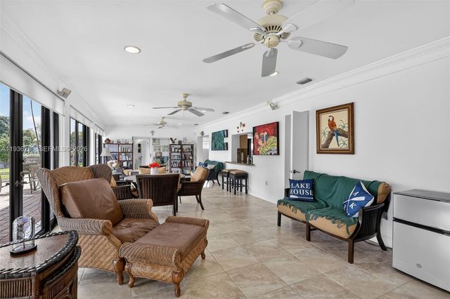 17841 NW 84th Ct, Hialeah, FL 33015