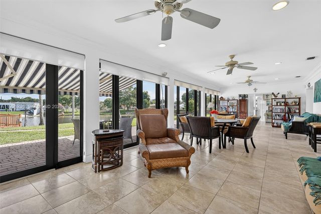 17841 NW 84th Ct, Hialeah, FL 33015