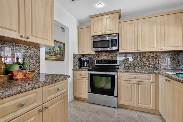 17841 NW 84th Ct, Hialeah, FL 33015