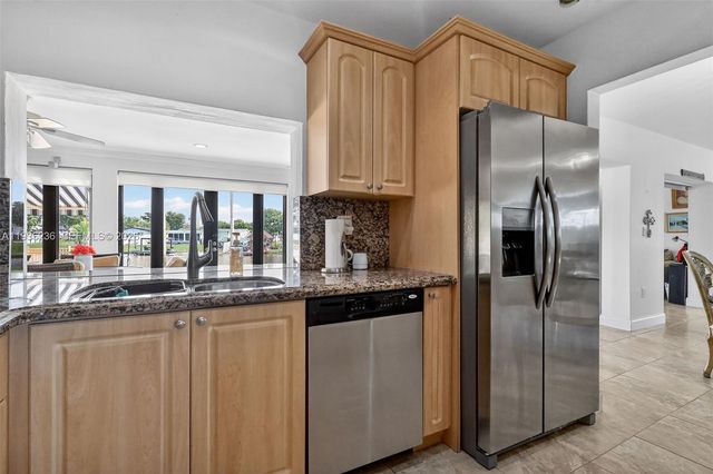 17841 NW 84th Ct, Hialeah, FL 33015