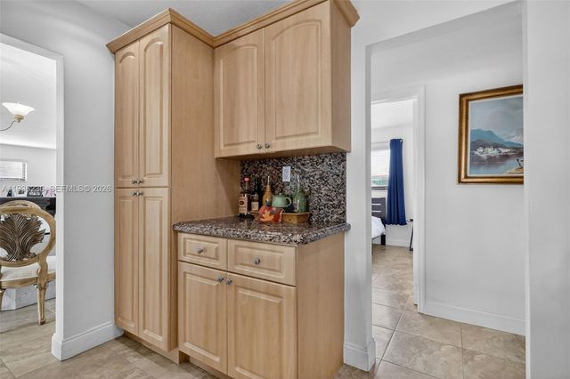 17841 NW 84th Ct, Hialeah, FL 33015