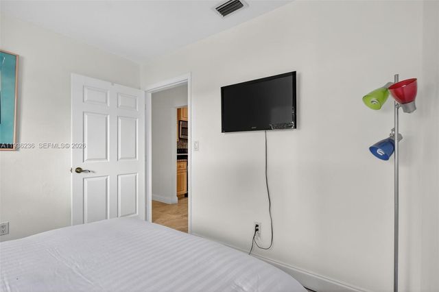 17841 NW 84th Ct, Hialeah, FL 33015