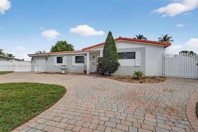 17841 NW 84th Ct, Hialeah, FL 33015