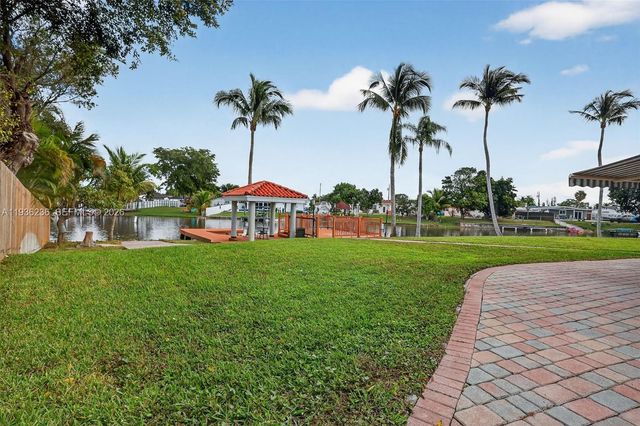 17841 NW 84th Ct, Hialeah, FL 33015