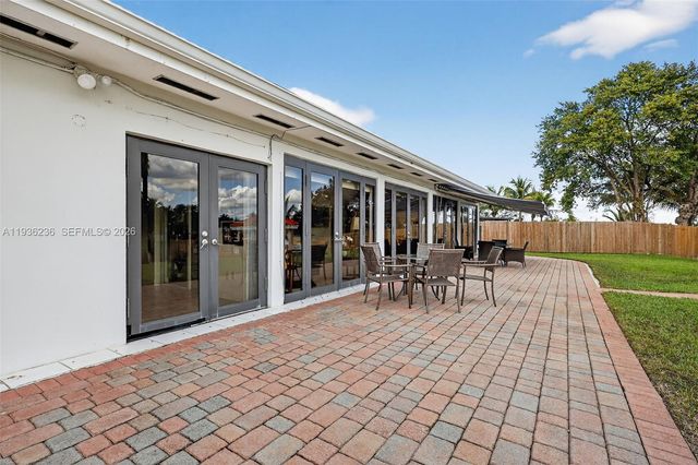 17841 NW 84th Ct, Hialeah, FL 33015