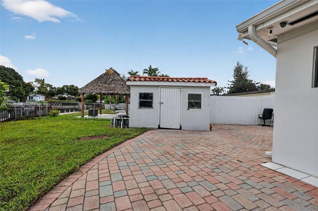 17841 NW 84th Ct, Hialeah, FL 33015