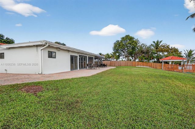 17841 NW 84th Ct, Hialeah, FL 33015