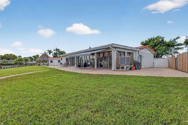 17841 NW 84th Ct, Hialeah, FL 33015