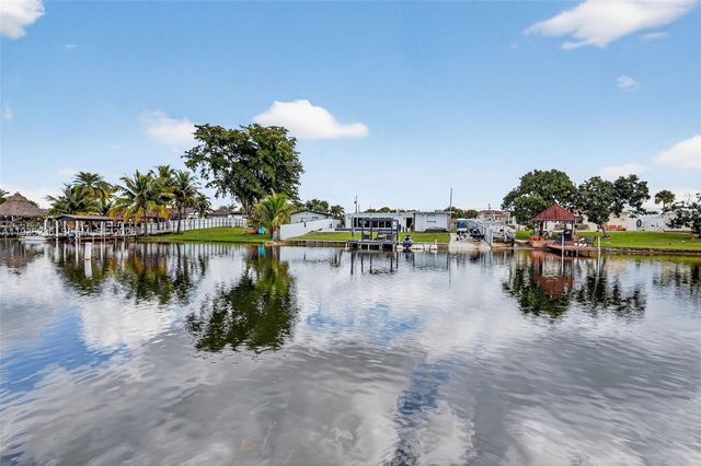 17841 NW 84th Ct, Hialeah, FL 33015