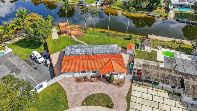 17841 NW 84th Ct, Hialeah, FL 33015