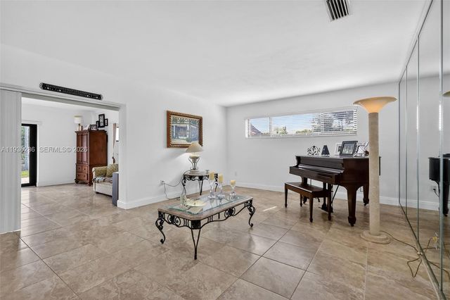 17841 NW 84th Ct, Hialeah, FL 33015