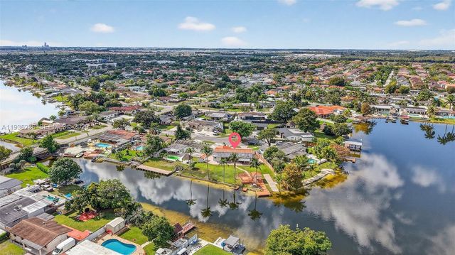 17841 NW 84th Ct, Hialeah, FL 33015