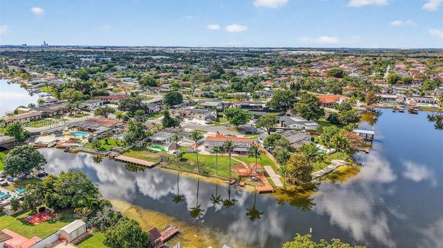 17841 NW 84th Ct, Hialeah, FL 33015