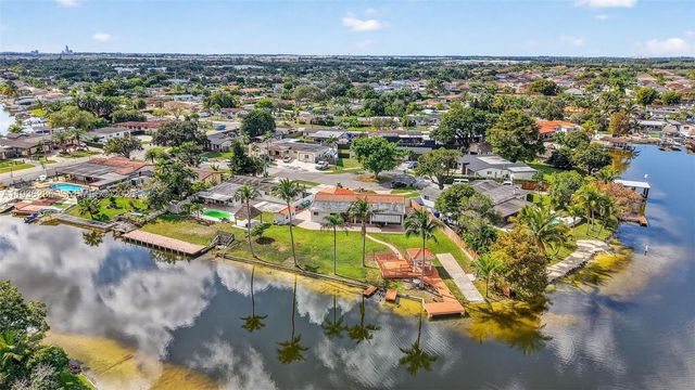 17841 NW 84th Ct, Hialeah, FL 33015