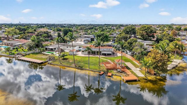 17841 NW 84th Ct, Hialeah, FL 33015