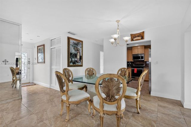 17841 NW 84th Ct, Hialeah, FL 33015