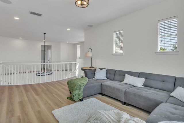 3160 Black Oak Dr, Rocklin, CA 95765