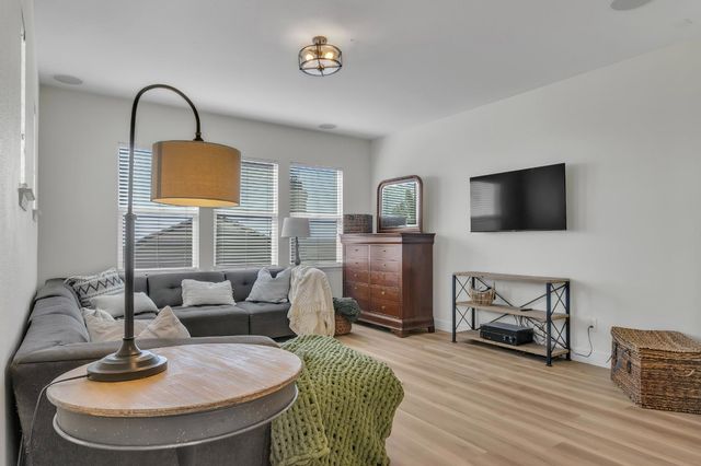 3160 Black Oak Dr, Rocklin, CA 95765