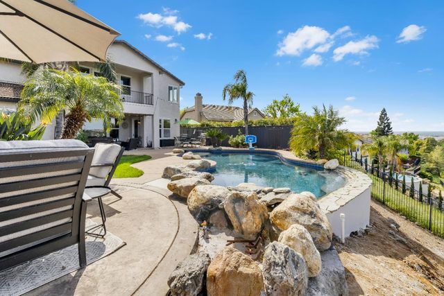 3160 Black Oak Dr, Rocklin, CA 95765