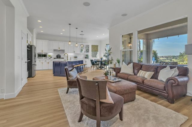 3160 Black Oak Dr, Rocklin, CA 95765