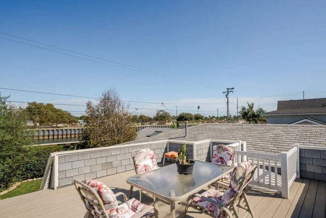21892 Kaneohe, Huntington Beach, CA 92646