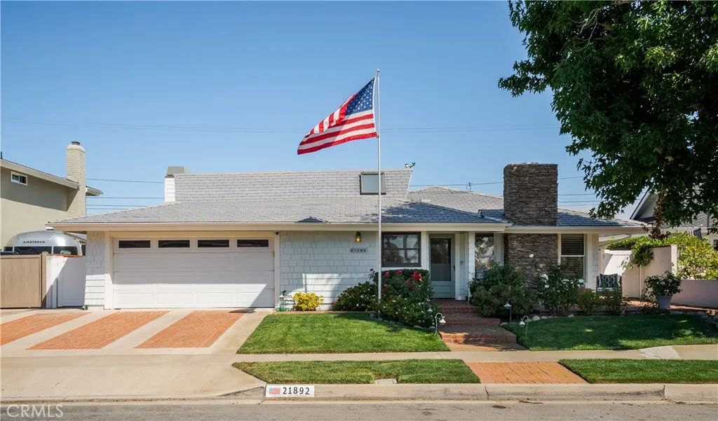 21892 Kaneohe, Huntington Beach, CA 92646