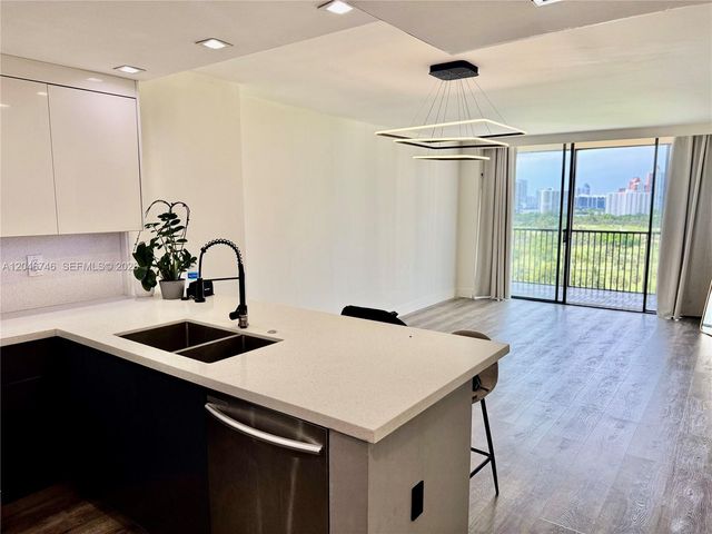 20379 W Country Club Dr 1537, Aventura, FL 33180