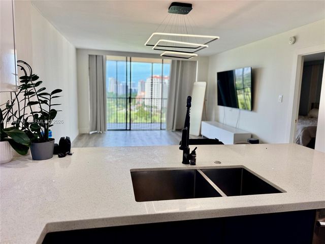 20379 W Country Club Dr 1537, Aventura, FL 33180
