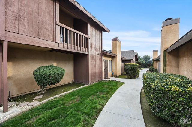 5551 Midsummer Drive E, Bakersfield, CA 93308