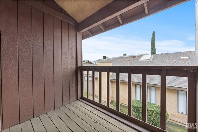 5551 Midsummer Drive E, Bakersfield, CA 93308