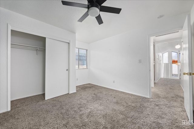 5551 Midsummer Drive E, Bakersfield, CA 93308