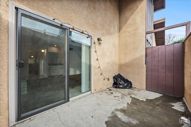 5551 Midsummer Drive E, Bakersfield, CA 93308