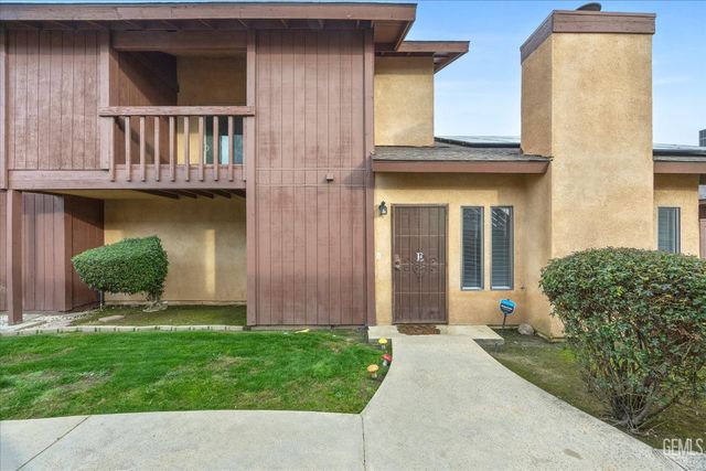 5551 Midsummer Drive E, Bakersfield, CA 93308