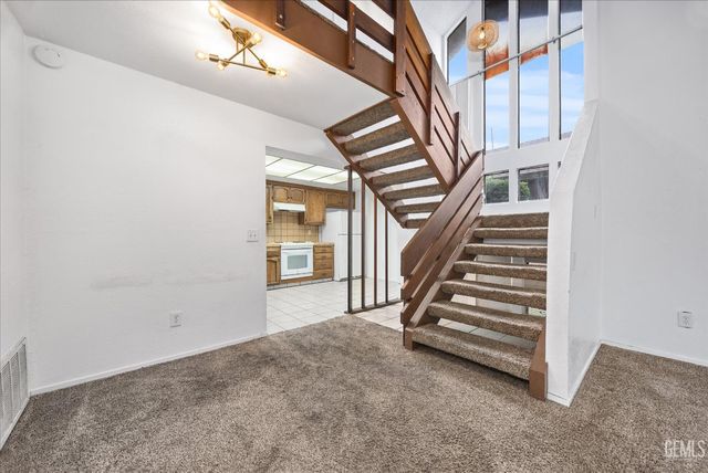 5551 Midsummer Drive E, Bakersfield, CA 93308