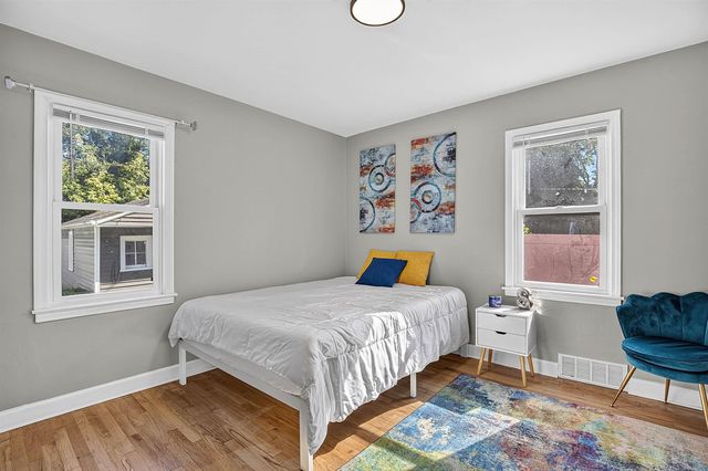 21211 Newcastle Road, Harper Woods, MI 48225