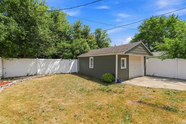 21211 Newcastle Road, Harper Woods, MI 48225