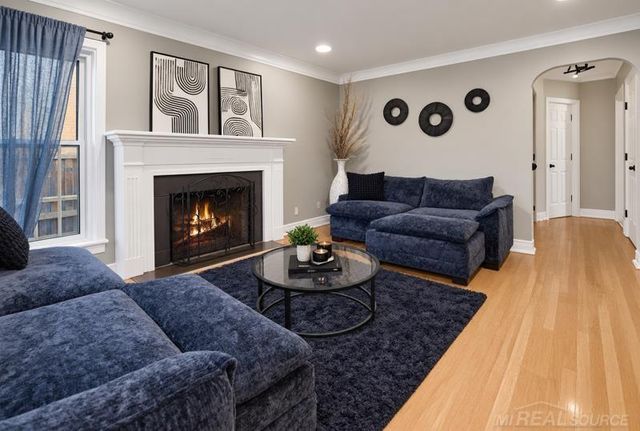 21211 Newcastle Road, Harper Woods, MI 48225