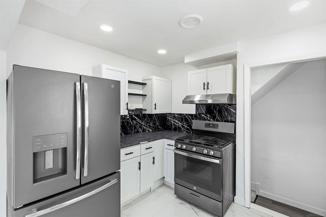 21211 Newcastle Road, Harper Woods, MI 48225