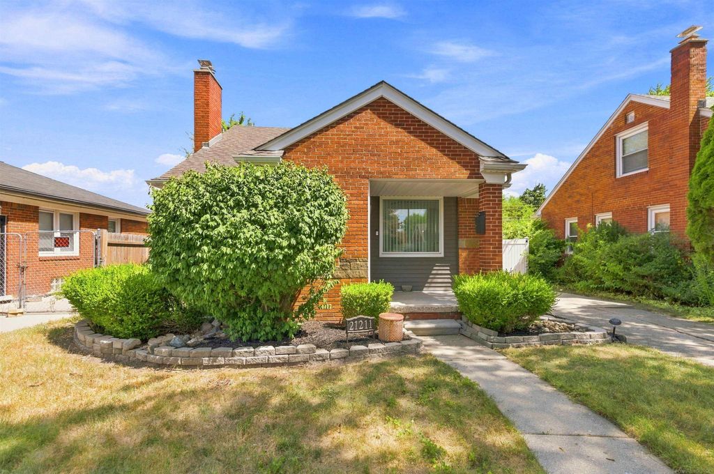 21211 Newcastle Road, Harper Woods, MI 48225