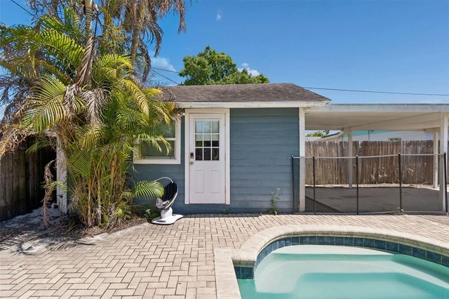 310 E PARIS STREET, Tampa, FL 33604