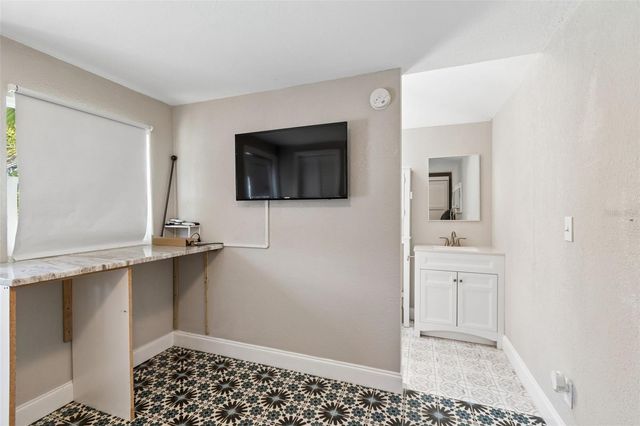 310 E PARIS STREET, Tampa, FL 33604