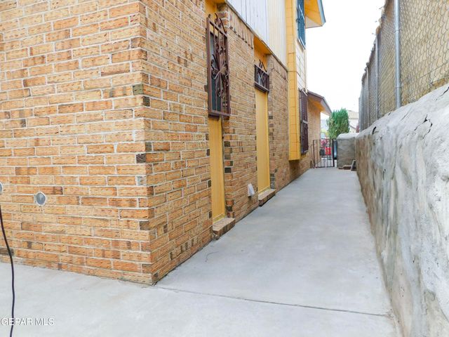 726 MEDINA, El Paso, TX 79905