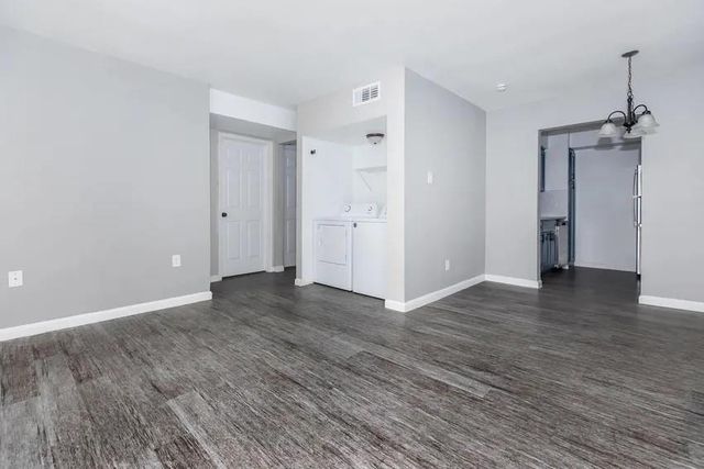 4400 Memorial Drive 17-2114, Houston, TX 77007