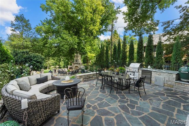 1022 Hampton Park Drive, Richmond Heights, MO 63117