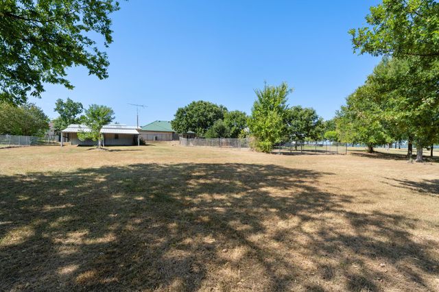 330 Mohawk Trail, East Tawakoni, TX 75472